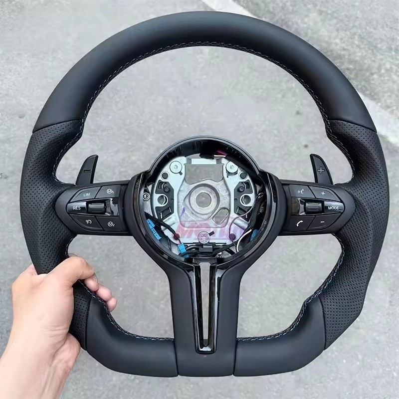 Volante in Pelle per Auto BMW  - Car Accessories Essentials recensione e prezzo